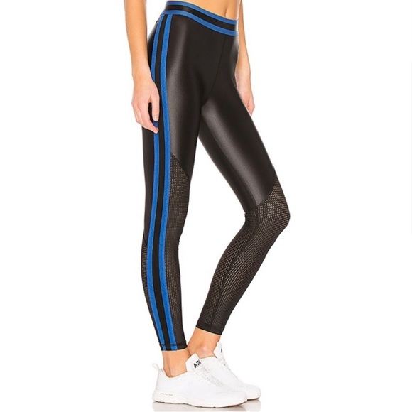 ALALA STRIPED WORKOUT SET SIZE SMALL - Picture 6 of 7